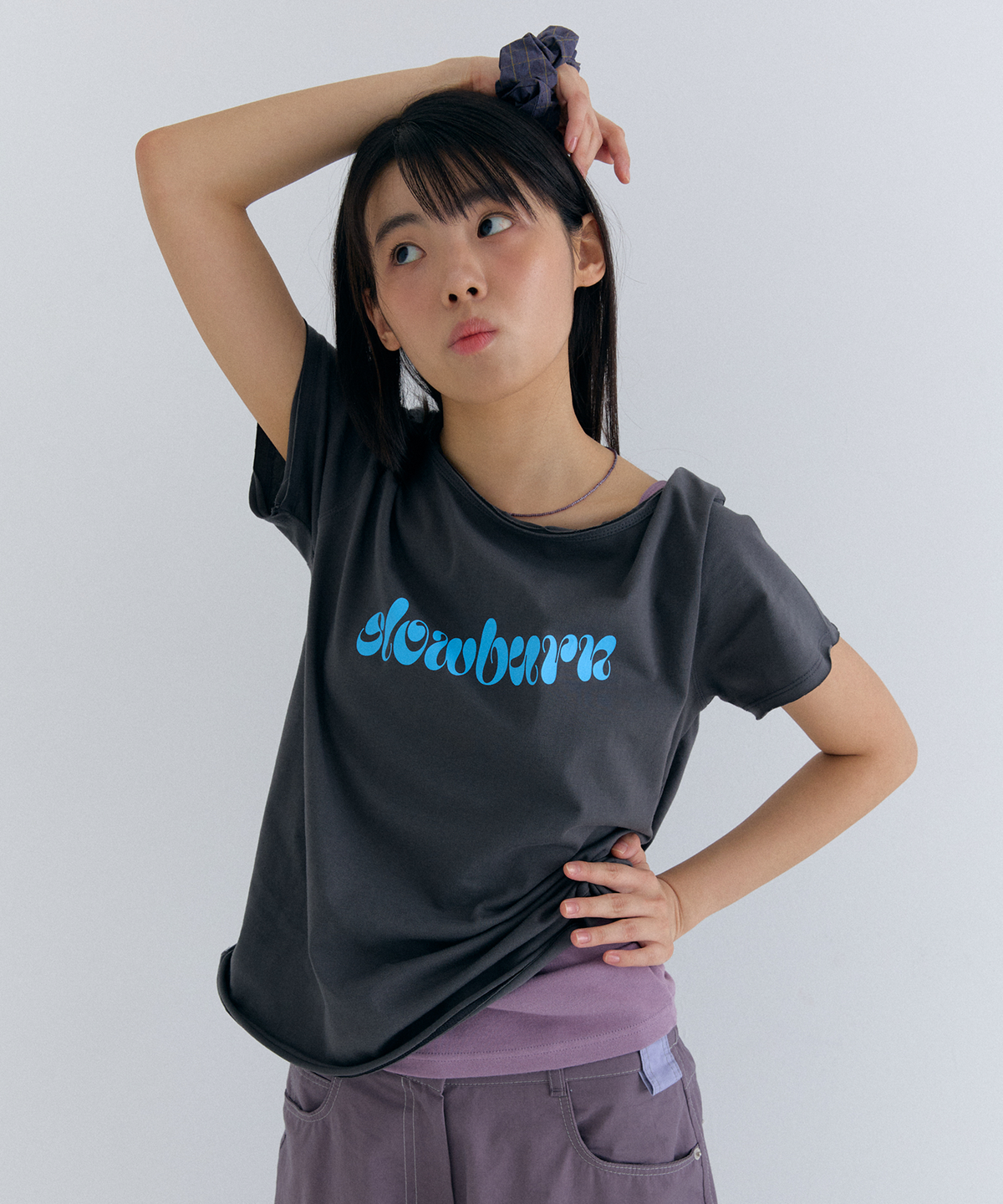 플러티(FLIRTY) easy off shoulder t-shirt in charcoal
