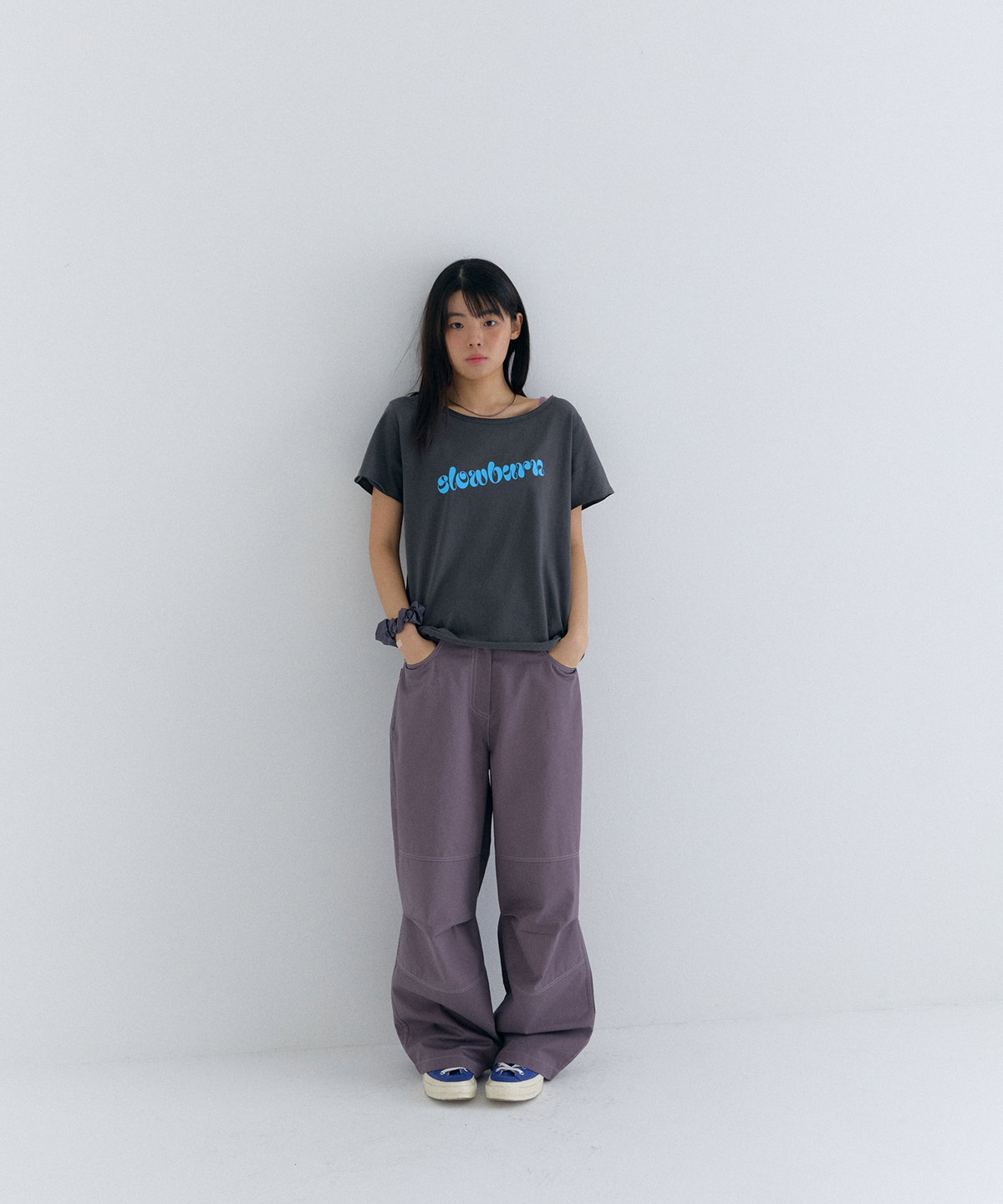 플러티(FLIRTY) easy off shoulder t-shirt in charcoal