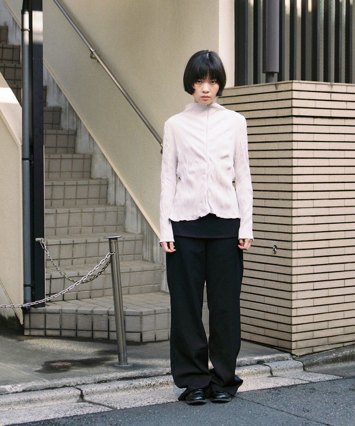 모링가(MORINGA) Pleated High Neck Zip Warm Grey