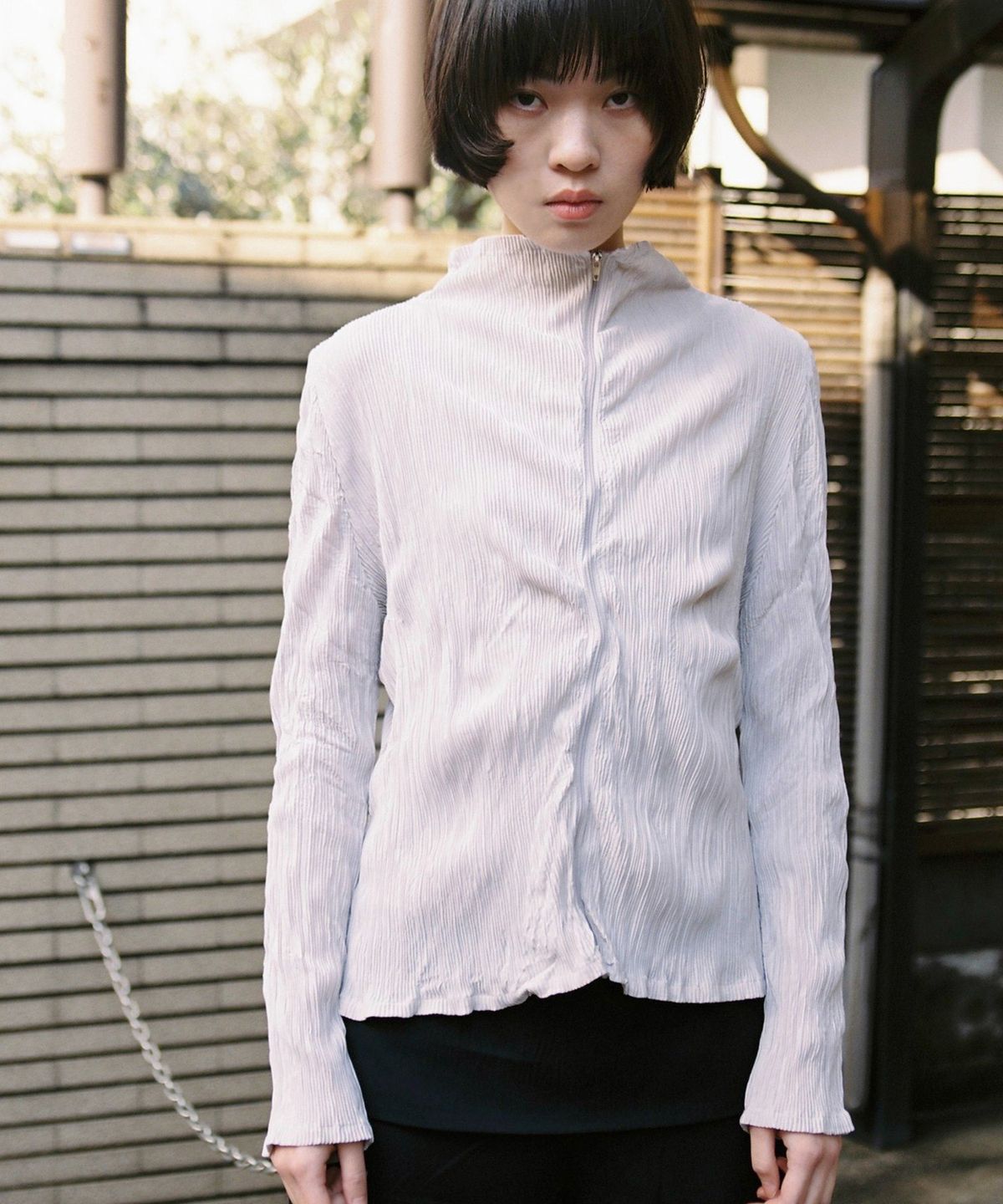 모링가(MORINGA) Pleated High Neck Zip Warm Grey
