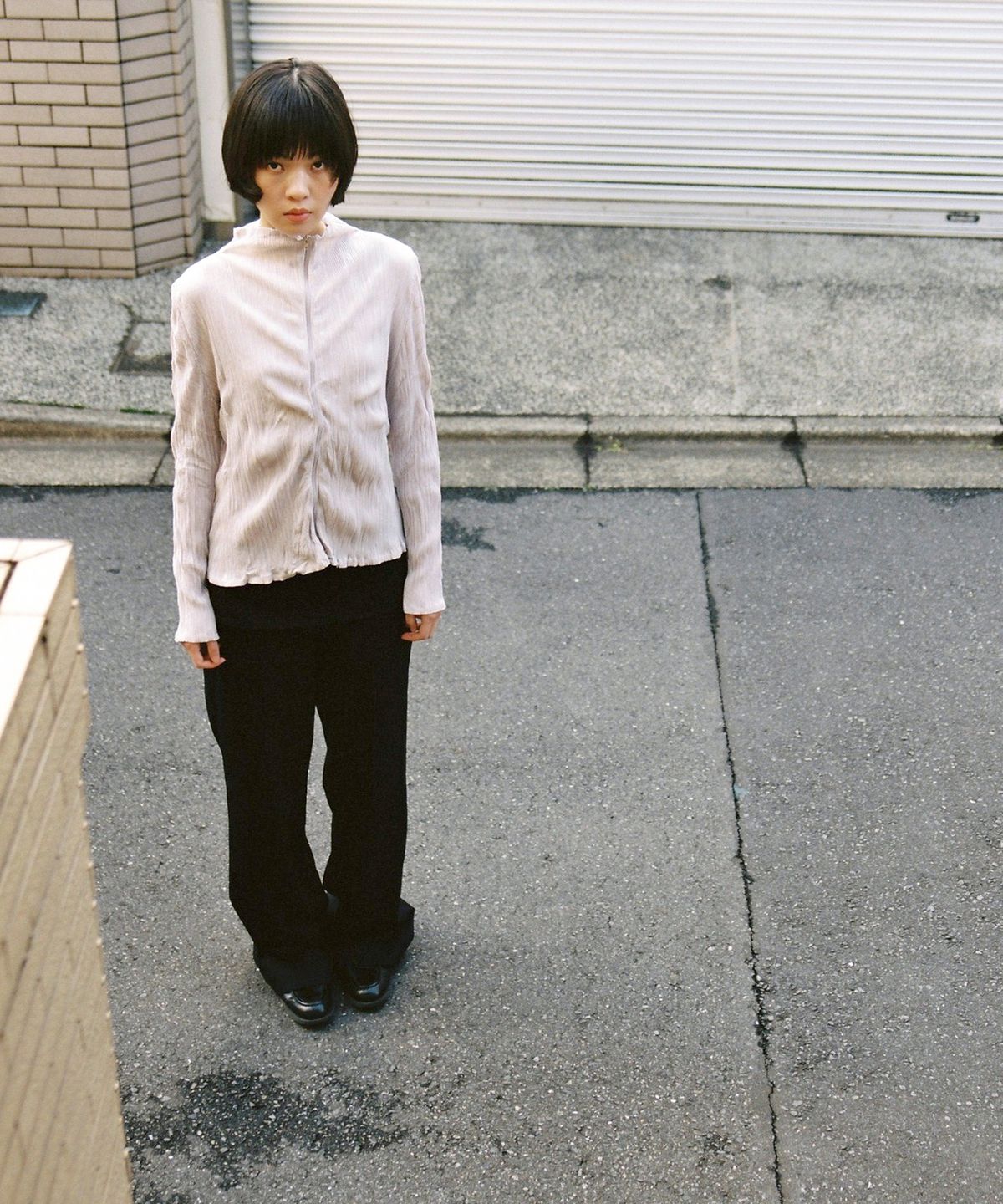 모링가(MORINGA) Pleated High Neck Zip Warm Grey
