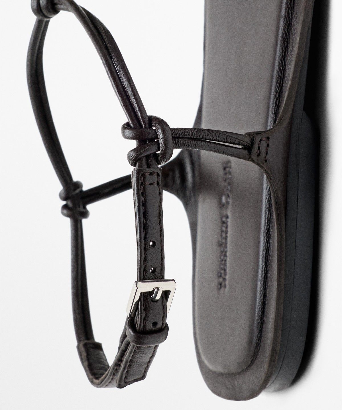 마시모두띠(MASSIMO DUTTI) 스톤 플랫 샌들