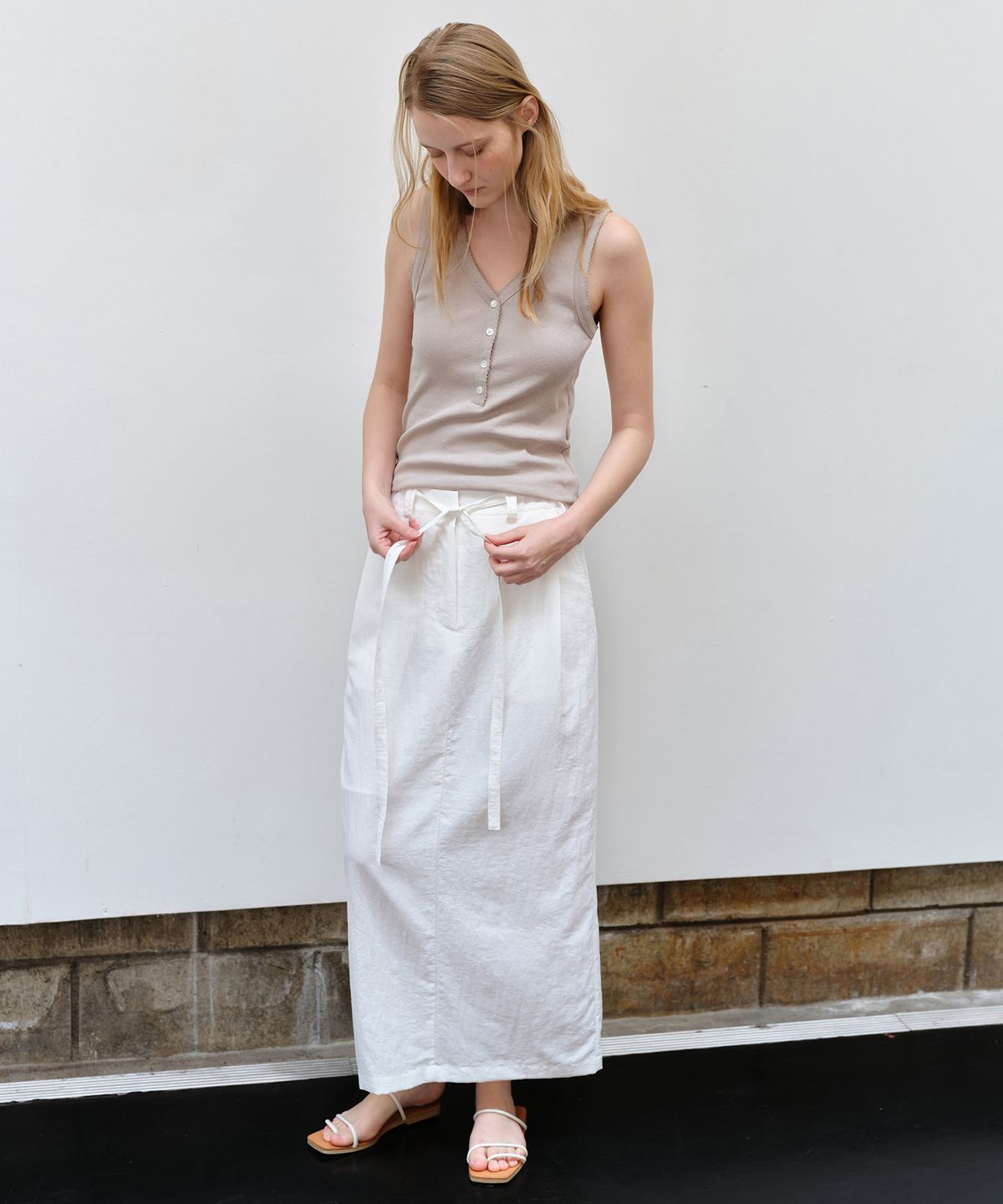 더라이(THERYE) Pincoat Button Sleeveless Top(Beige)
