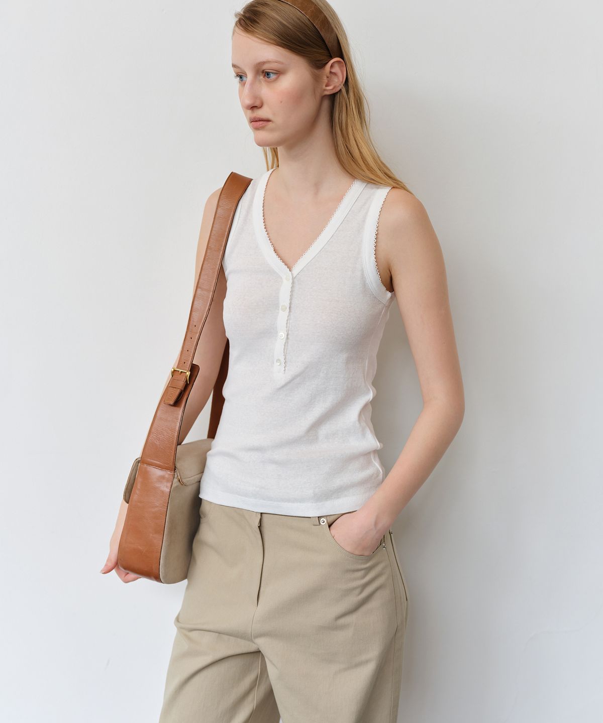 더라이(THERYE) Pincoat Button Sleeveless Top(Ivory)