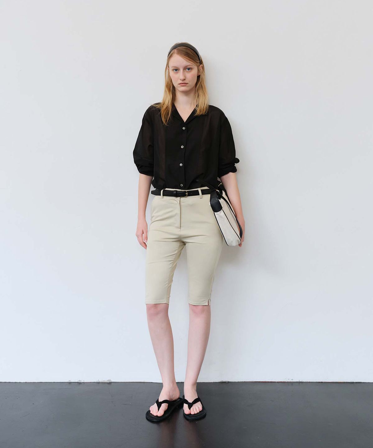 더라이(THERYE) Side Slit Capri Pants(Beige)