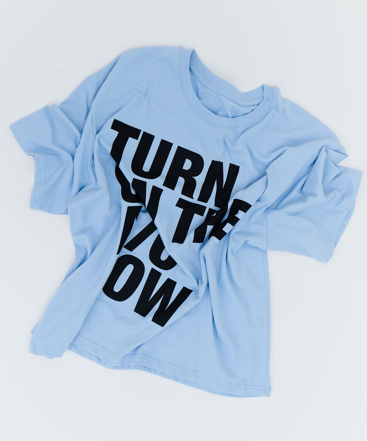 드렁크텍스트(DRUNKTXT) [Drunktxt X Gimor X Khaki Studio] Turn On The A/C Now Crop Tee [Sky Blue/Black]