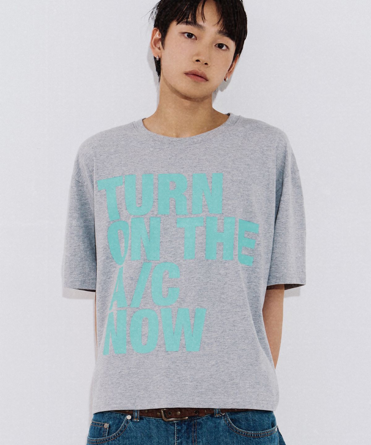 드렁크텍스트(DRUNKTXT) [Drunktxt X Gimor X Khaki Studio] Turn On The A/C Now Crop Tee [Melange Gray/Mint]
