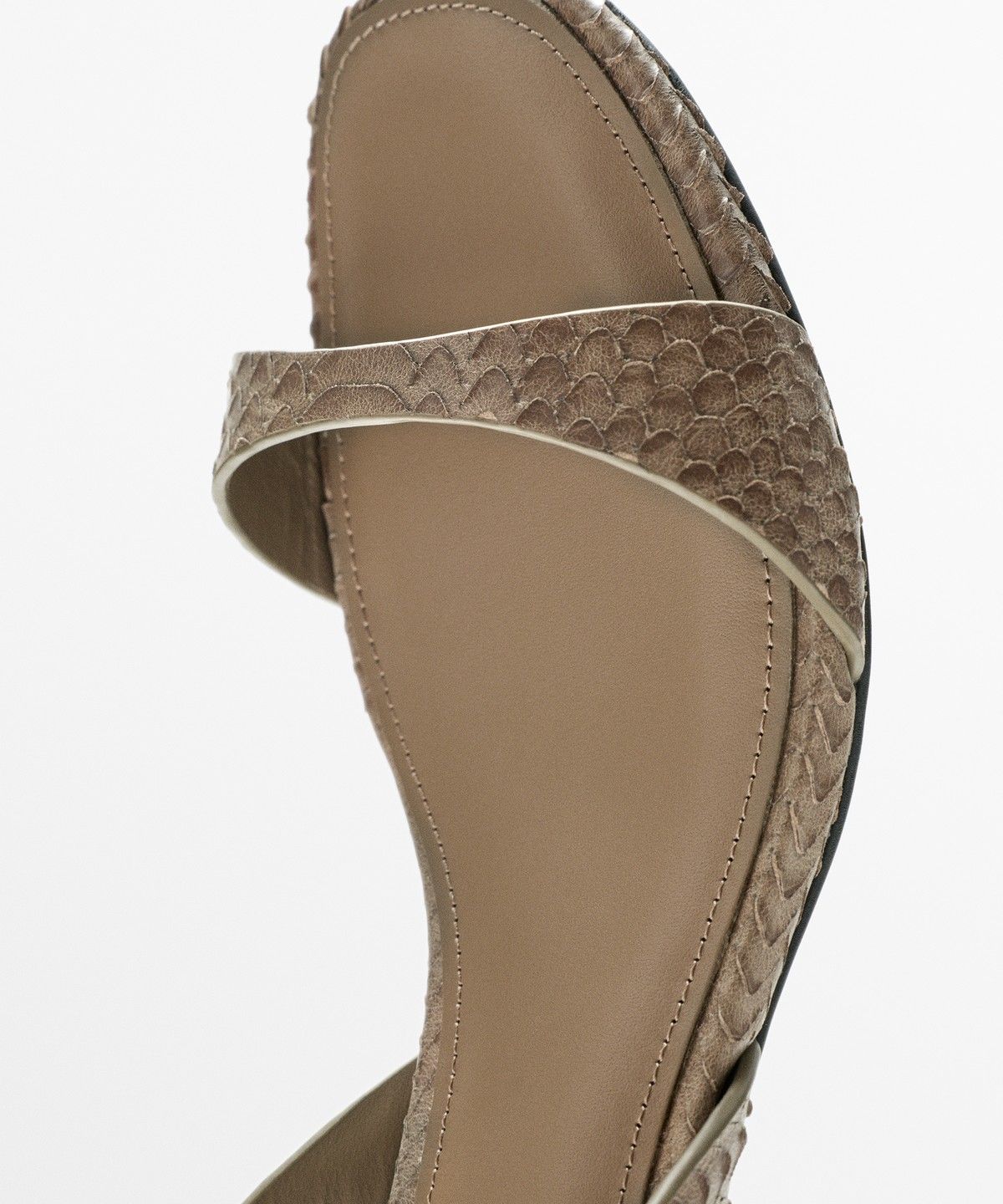 마시모두띠(MASSIMO DUTTI) 엠보스드 가죽 힐 샌들