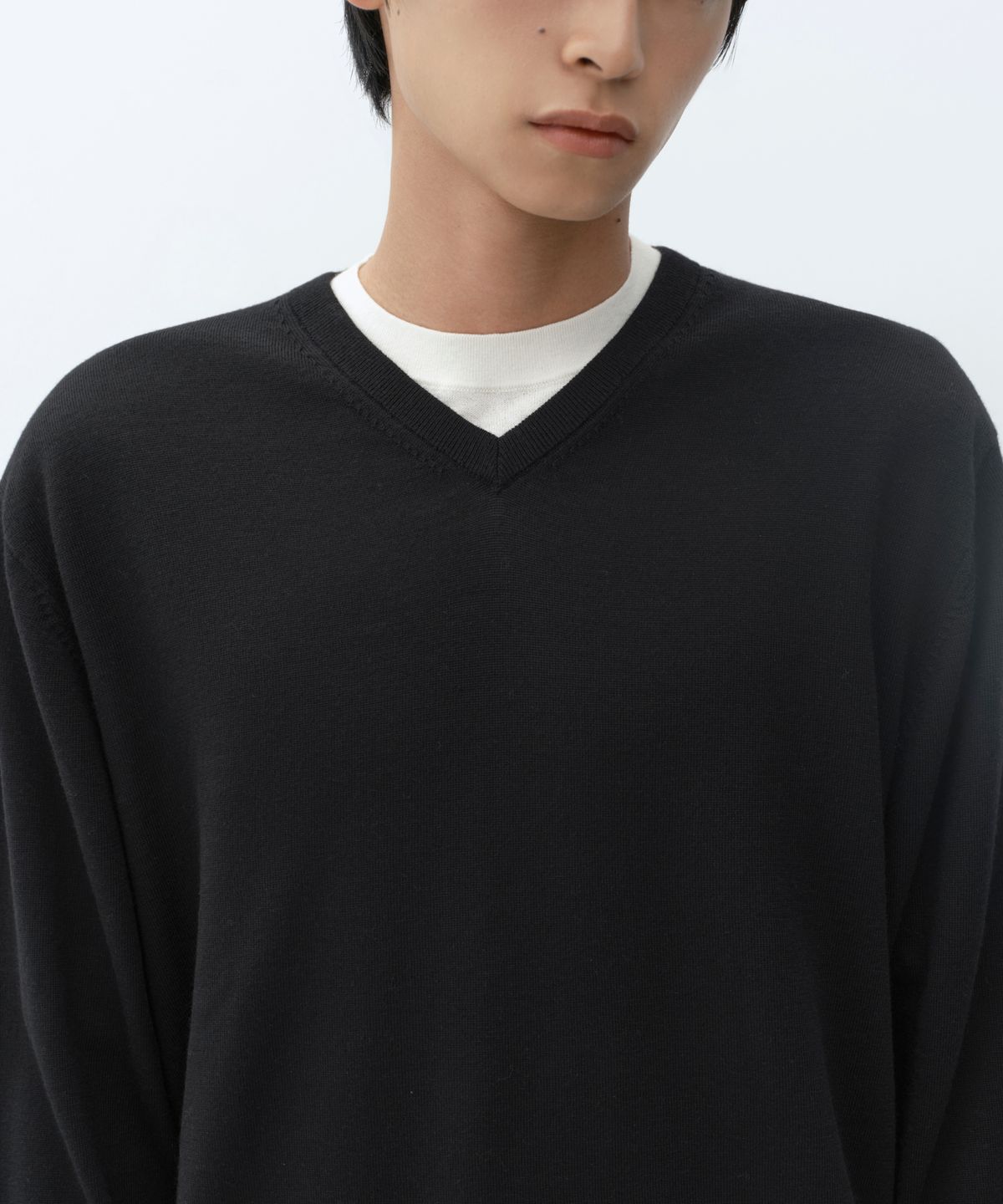 무신사 스탠다드(MUSINSA STANDARD) 메리노 울 파인게이지 브이 넥 니트 [블랙]