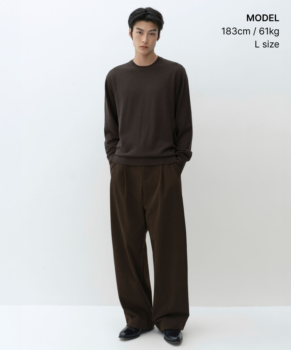무신사 스탠다드(MUSINSA STANDARD) 메리노 울 파인게이지 크루 넥 니트 [다크 브라운]