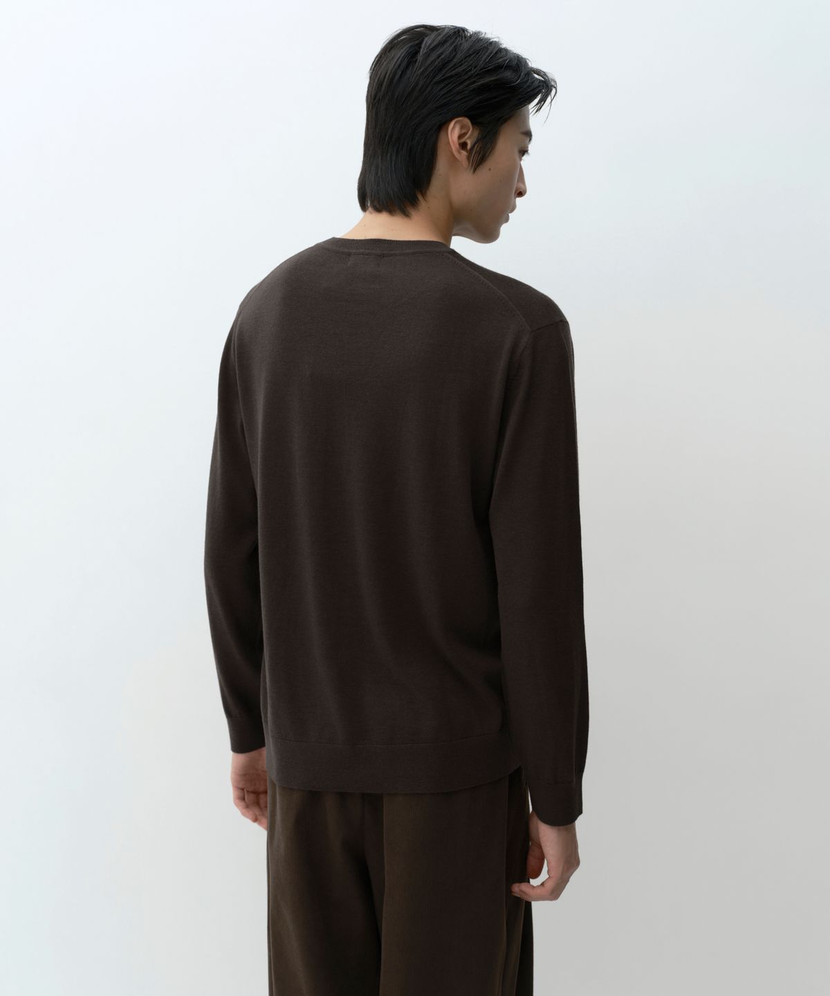 무신사 스탠다드(MUSINSA STANDARD) 메리노 울 파인게이지 크루 넥 니트 [다크 브라운]