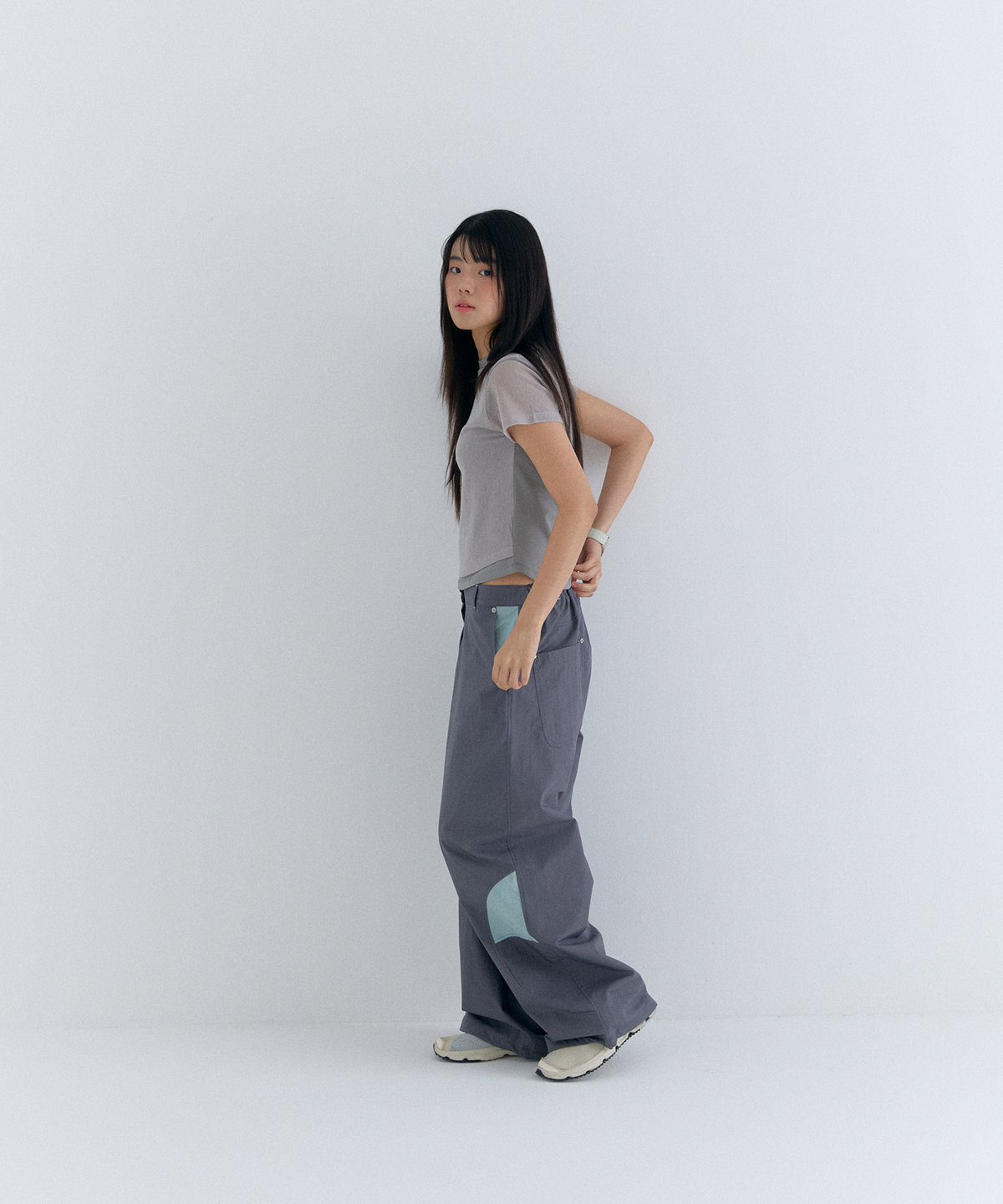 플러티(FLIRTY) curve line pants in charcoal