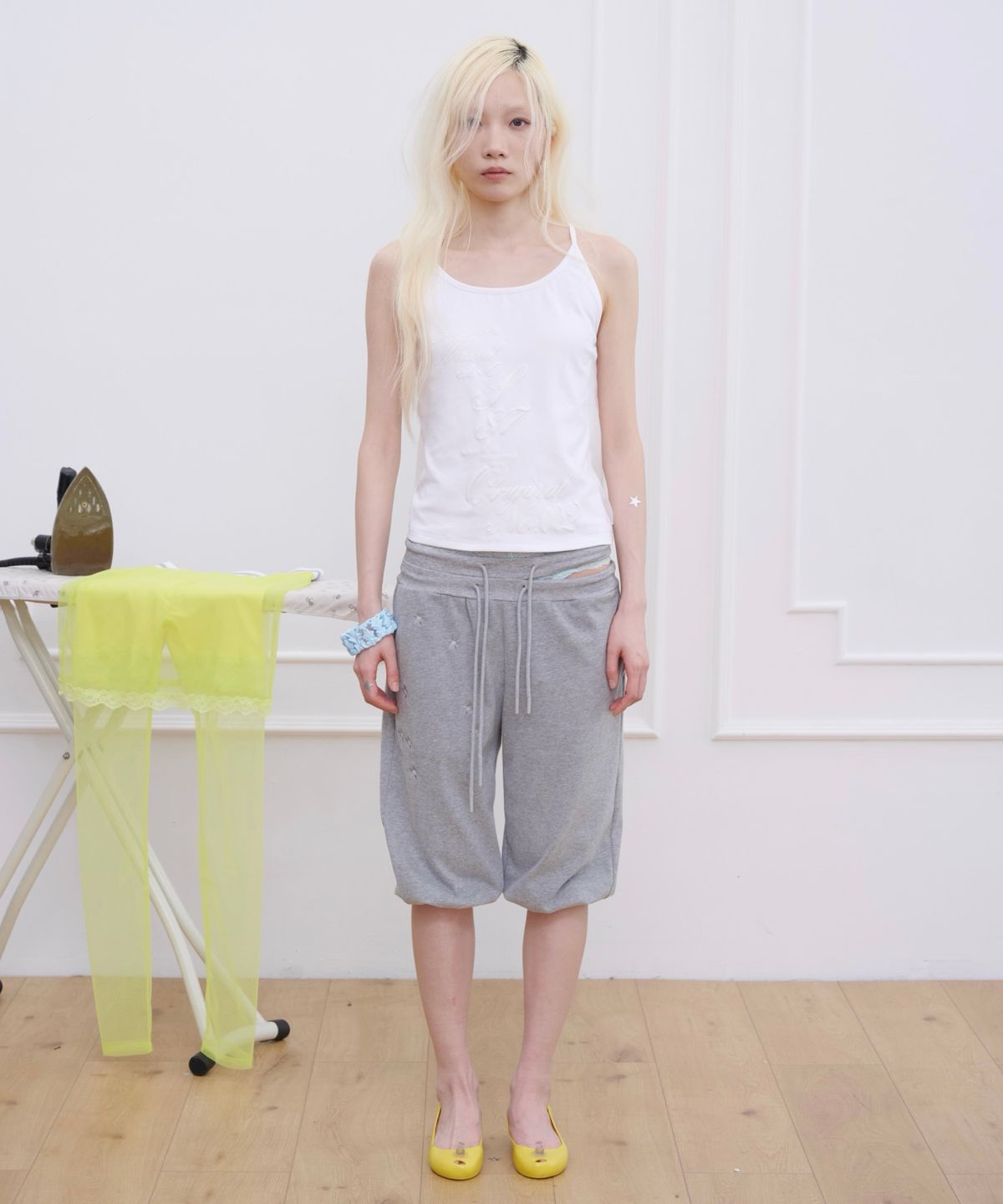 소르베룸(SORVETROOM) Embossed Frill Sleeveless