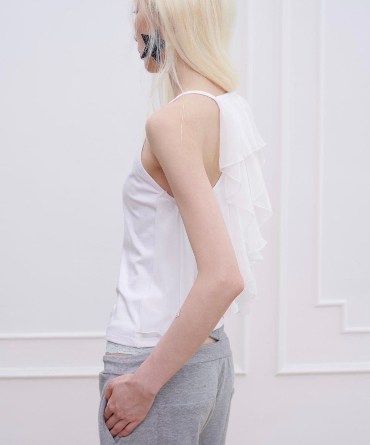 소르베룸(SORVETROOM) Embossed Frill Sleeveless