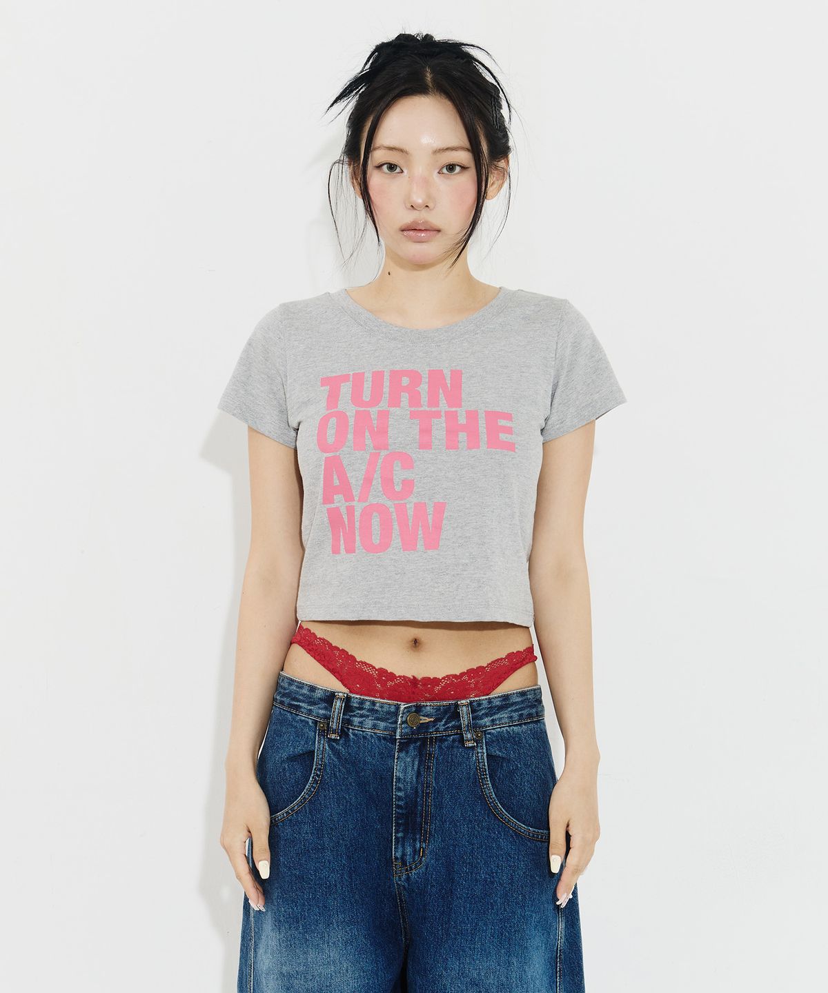 기머(GIMOR) [Gimor X Drunktxt X Khaki Studio] Turn On The A/C Now Baby Tee Gray