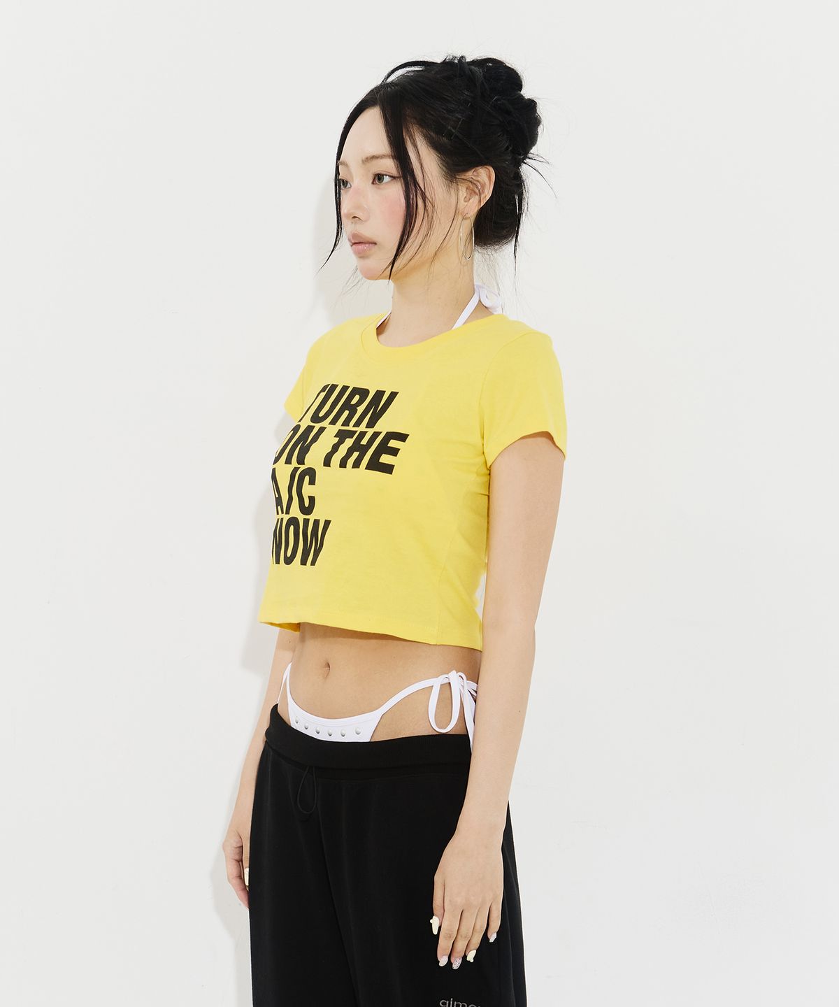 기머(GIMOR) [Gimor X Drunktxt X Khaki Studio] Turn On The A/C Now Baby Tee Yellow
