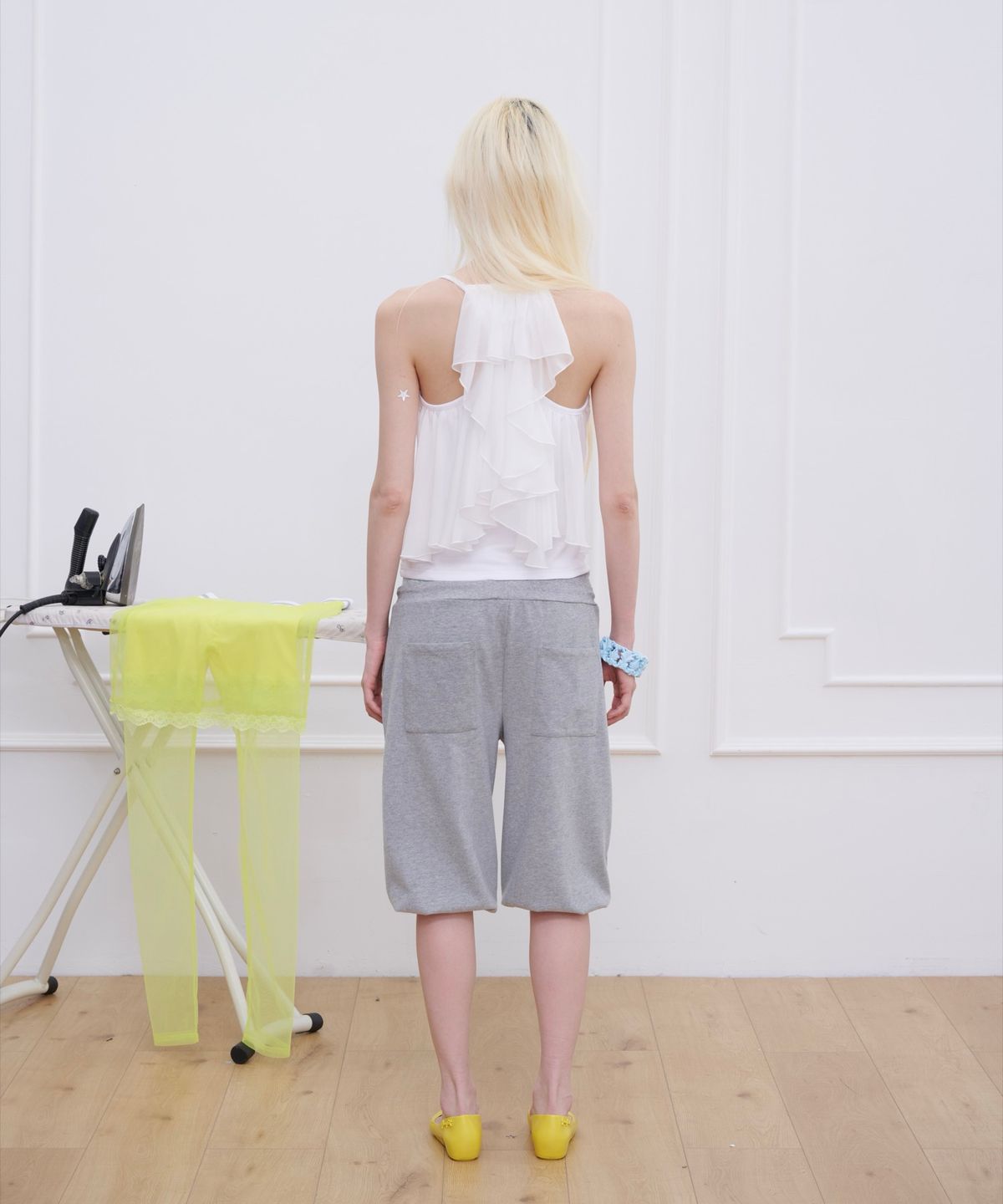 소르베룸(SORVETROOM) Split Waist Capri Pants