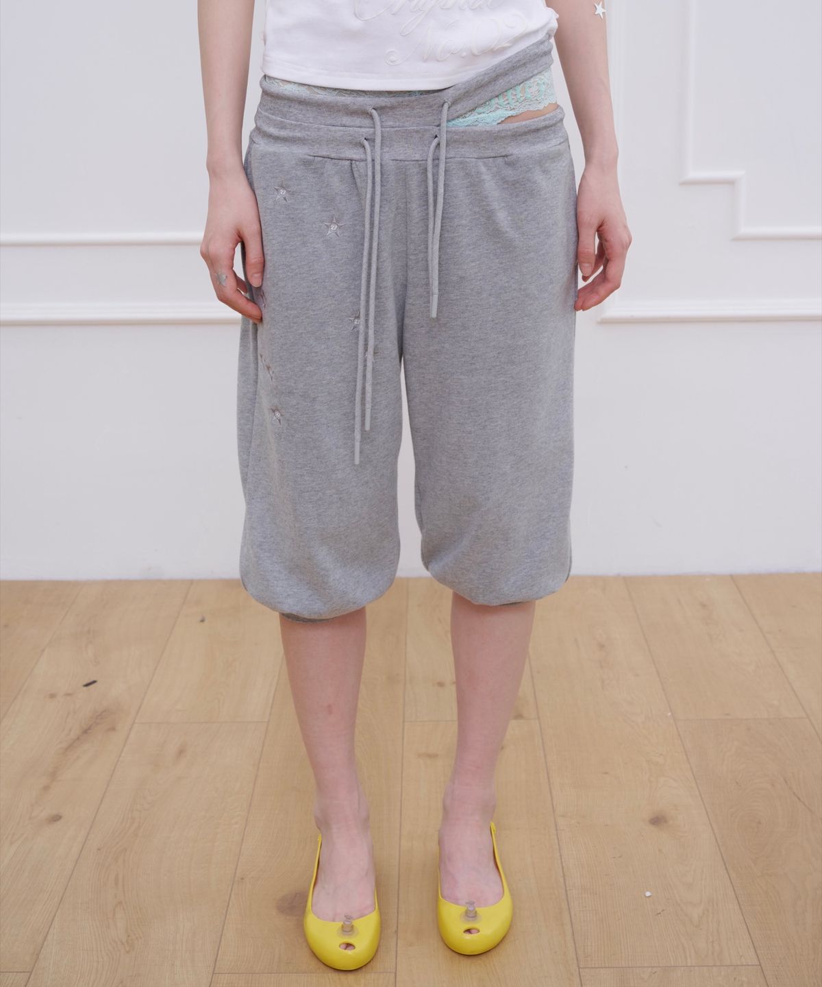 소르베룸(SORVETROOM) Split Waist Capri Pants