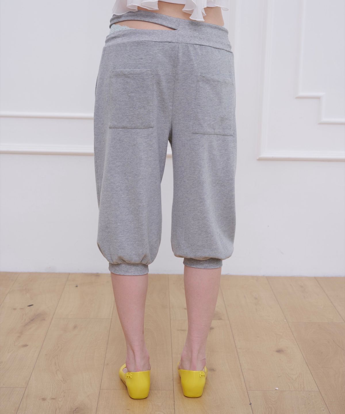 소르베룸(SORVETROOM) Split Waist Capri Pants