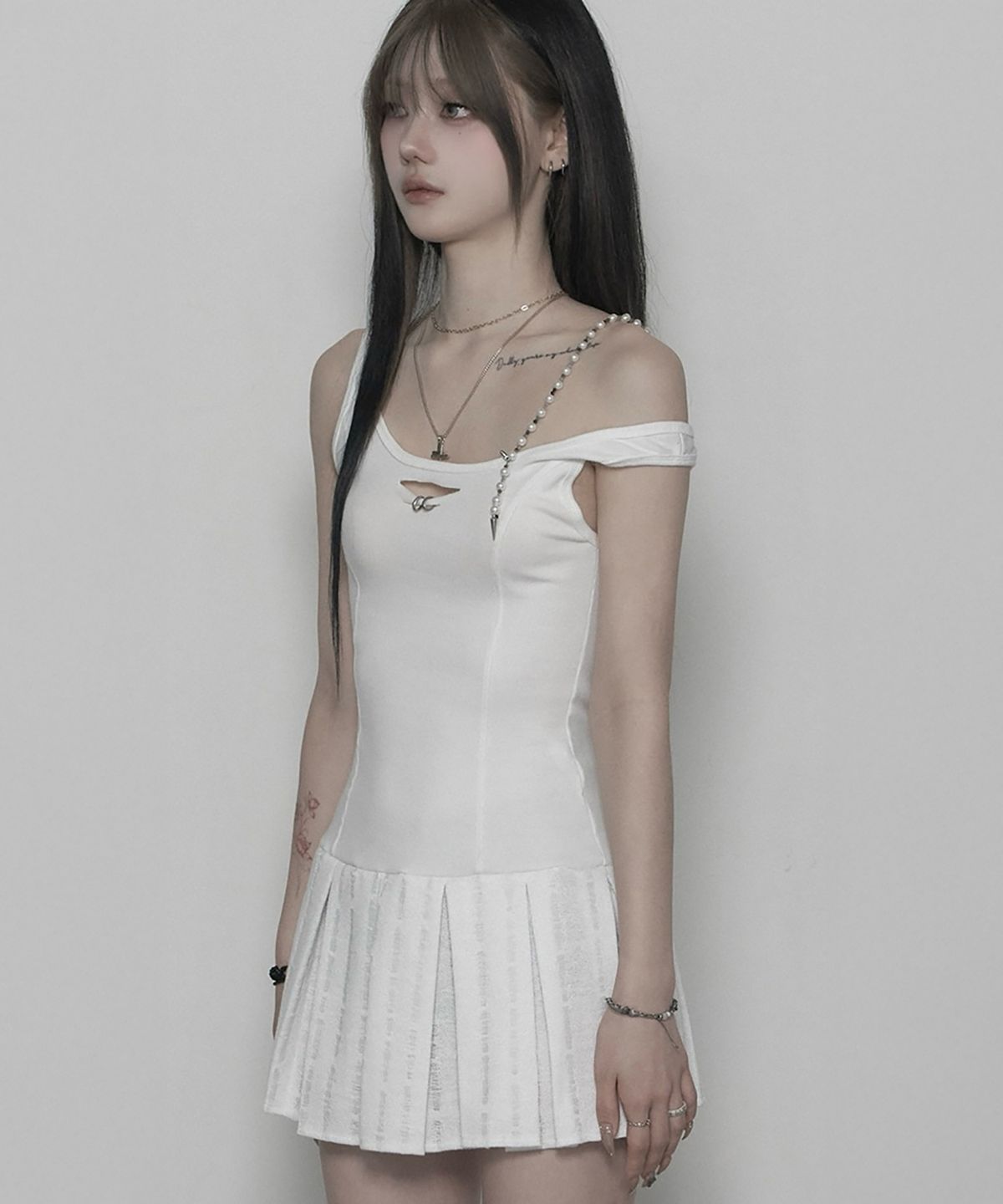 쇠아(SØAR) [리미티드 에디션] Destroy Pleats Beads Dress (WHITE)