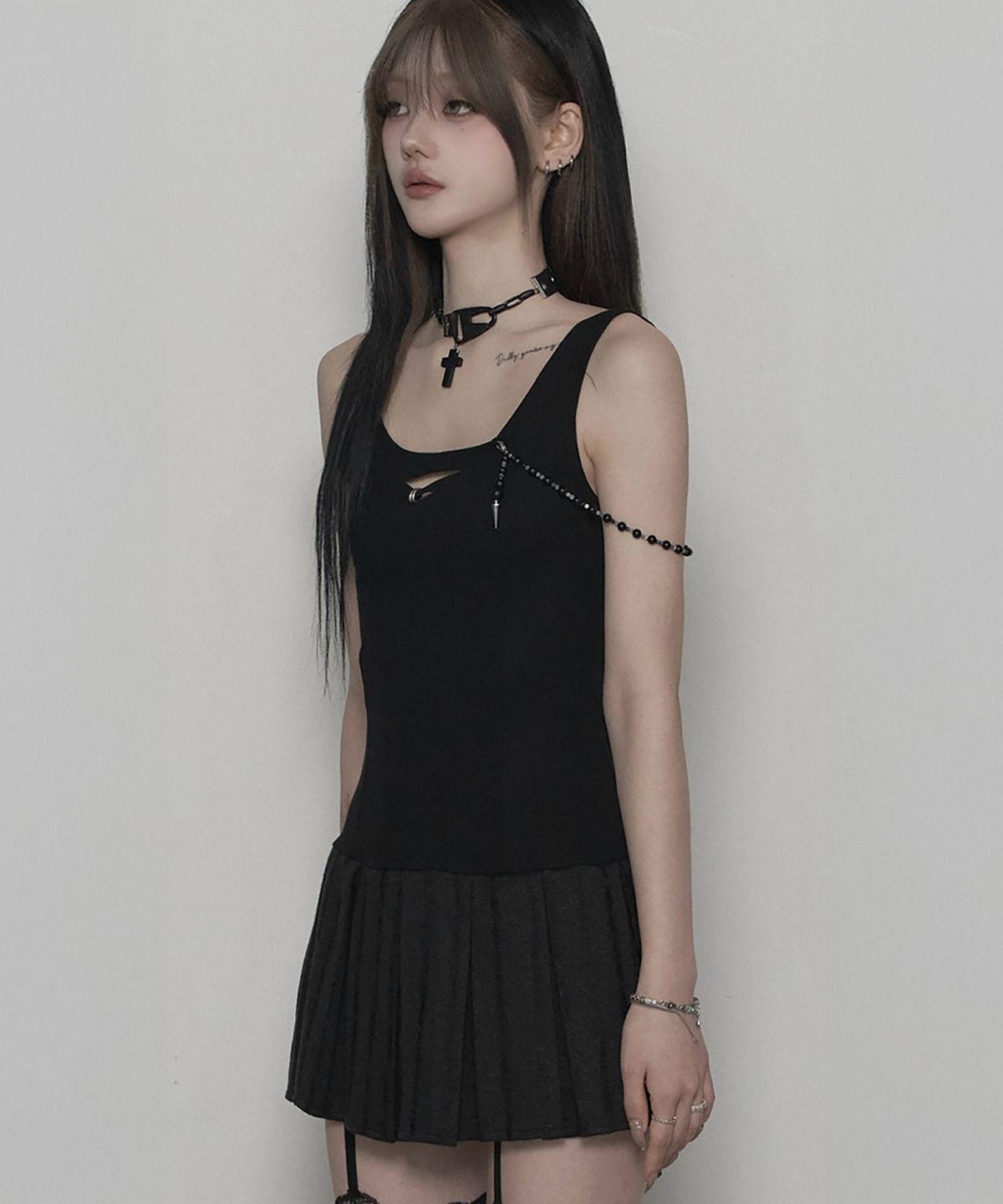 쇠아(SØAR) [리미티드 에디션] Destroy Pleats Beads Dress (BLACK)