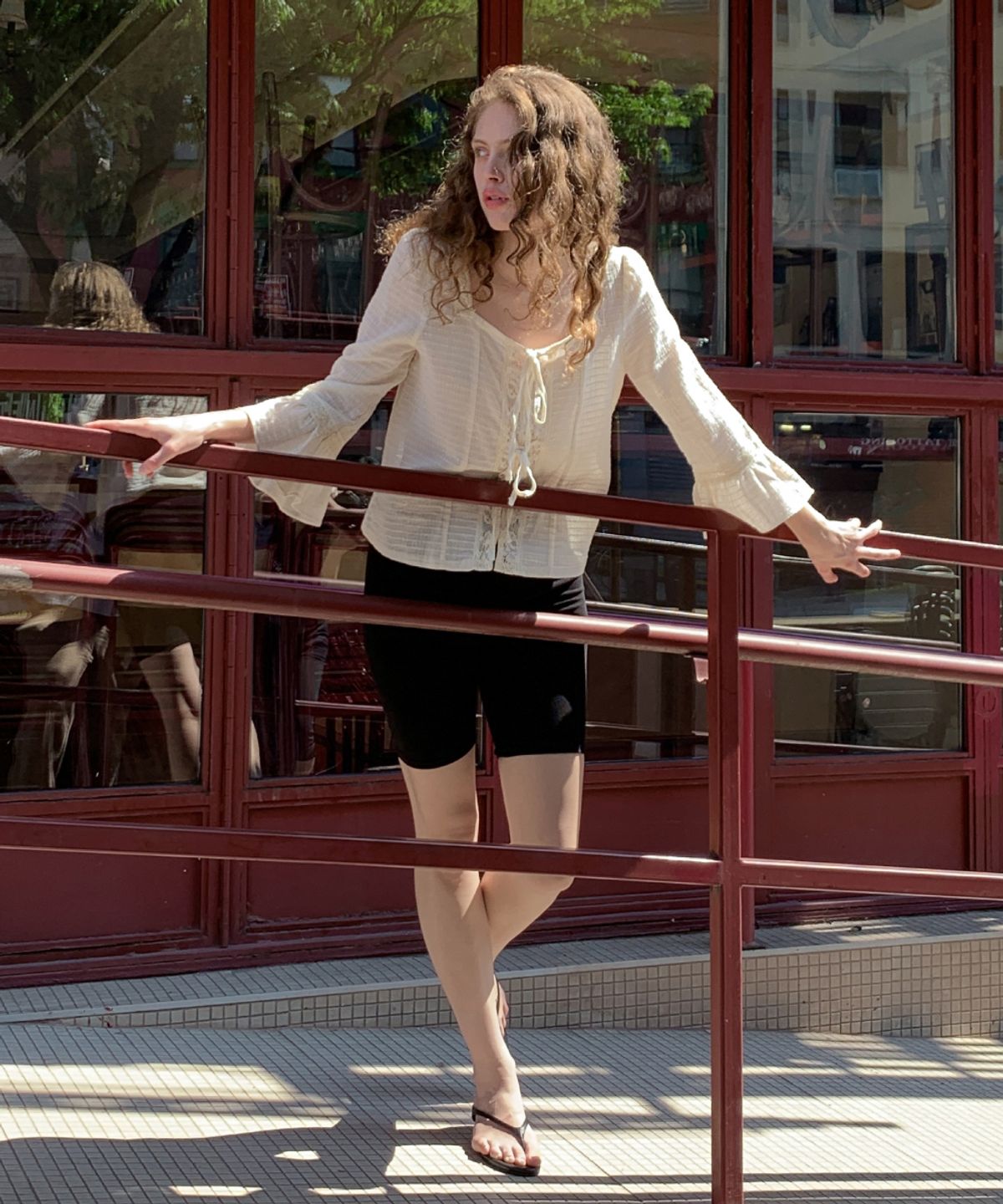 토아베(TOAVE) Antique Square Neck Ruffle Blouse (Cream)