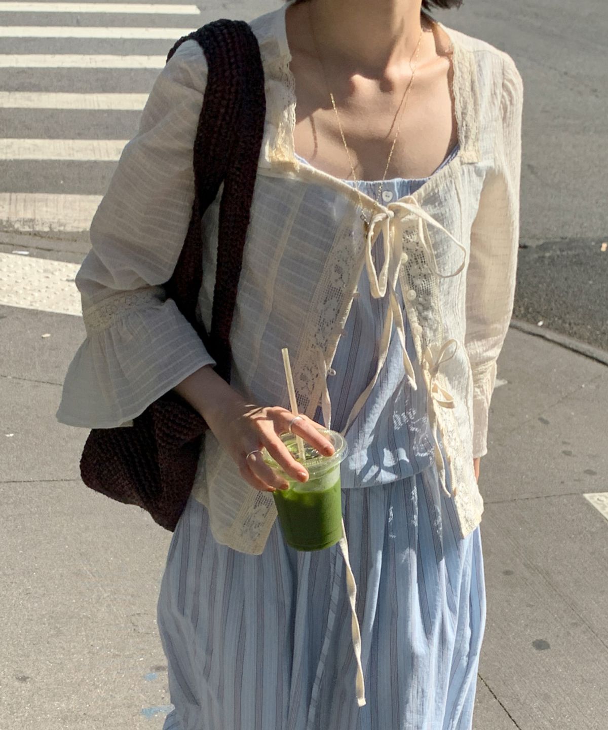 토아베(TOAVE) Antique Square Neck Ruffle Blouse (Cream)