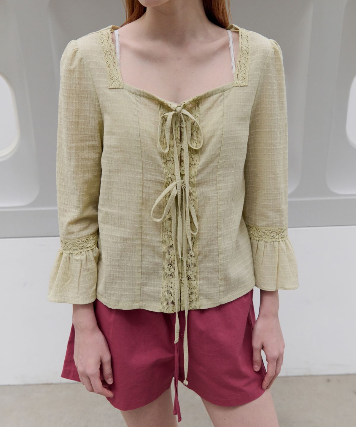 토아베(TOAVE) Antique Square Neck Ruffle Blouse (Mogwa)