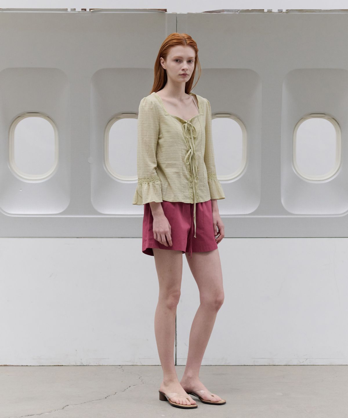 토아베(TOAVE) Antique Square Neck Ruffle Blouse (Mogwa)