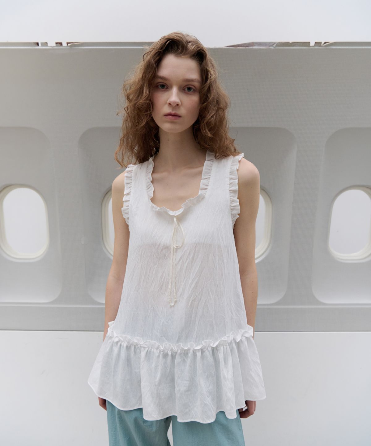 토아베(TOAVE) Minimal Sleeveless Blouse (Ivory)