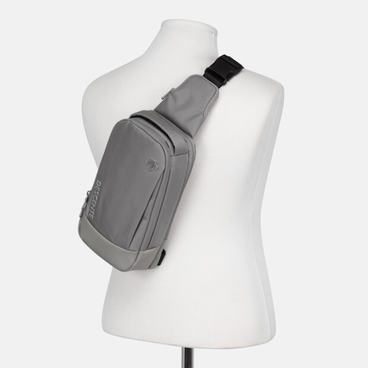데상트(DESCENTE) 미디움 하디 슬링백 그레이 SR323UBG72