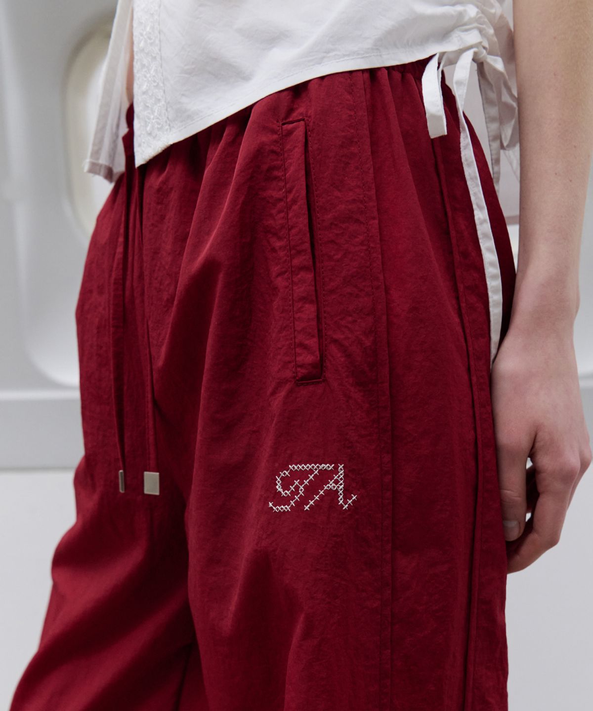 토아베(TOAVE) Color Tech Nylon Wide Pants (Red)