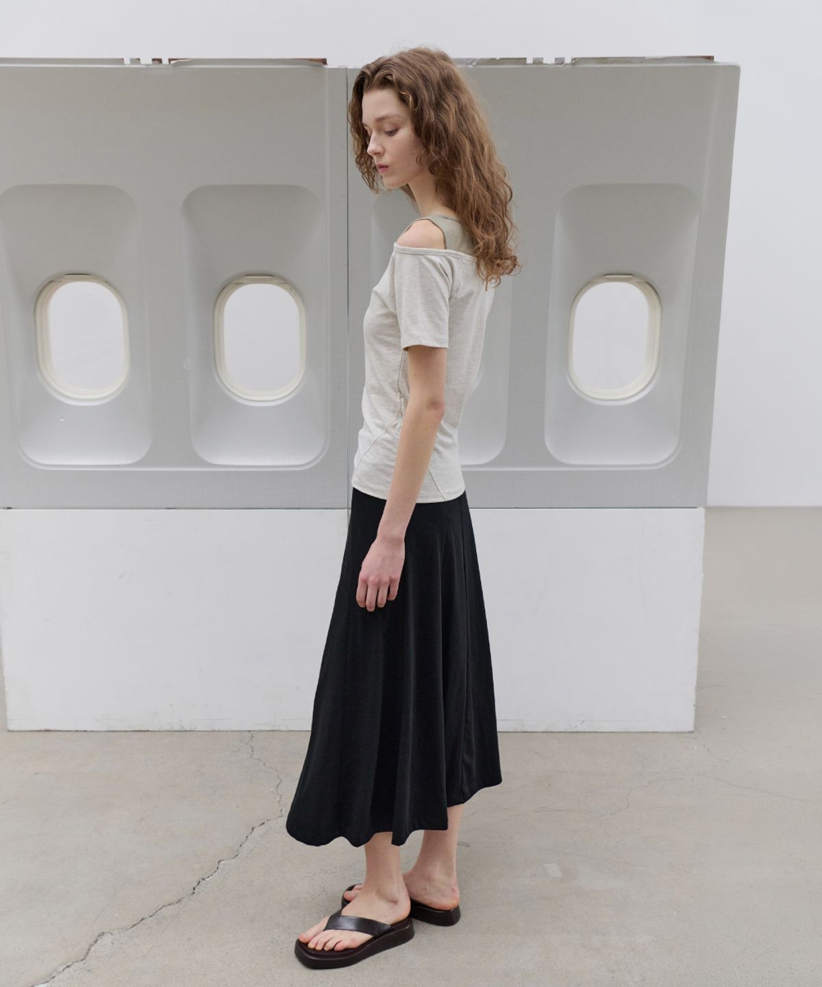 토아베(TOAVE) Lace Cut Flare Long Skirt (Black)
