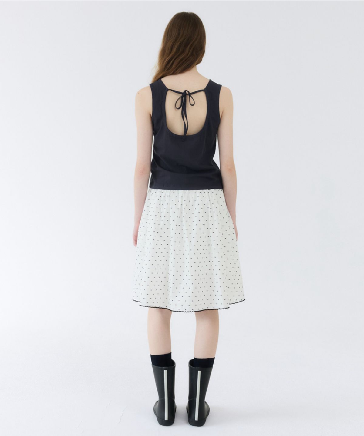 지비에이치 어패럴(GBH APPAREL) BACK OPEN BOW POINT TOP / CHARCOAL