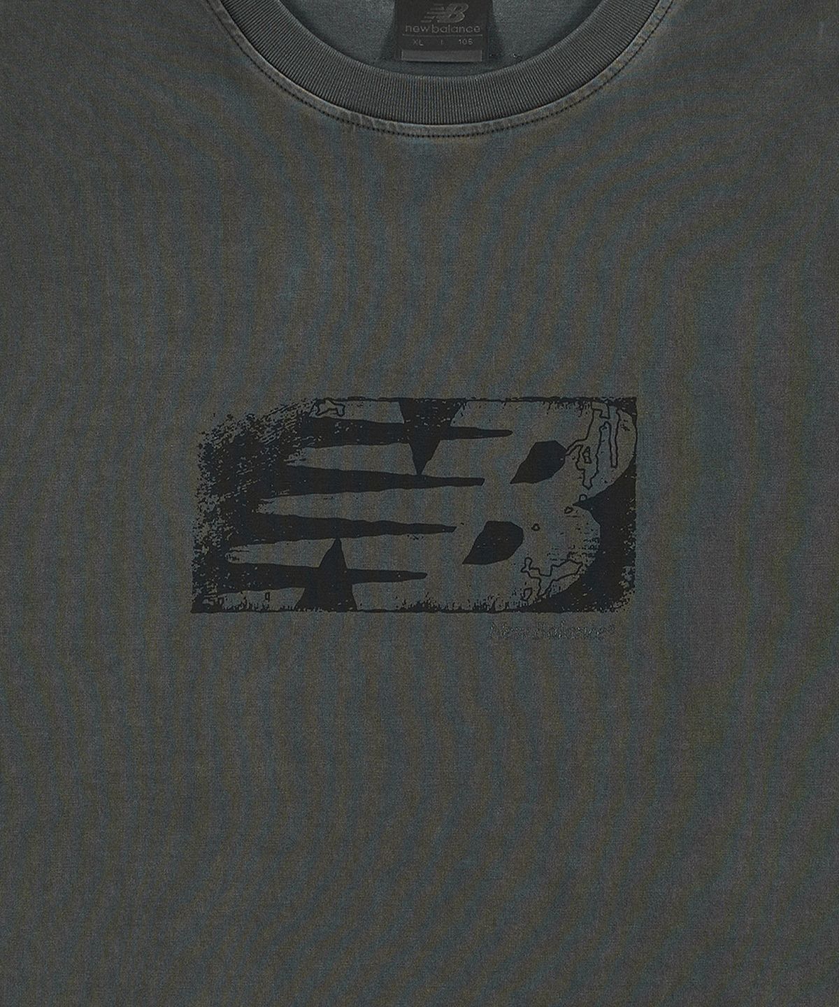 뉴발란스(NEW BALANCE) NBNEGCO219 / UNI Ndurance 스탬프 반팔티 (CHARCOAL)