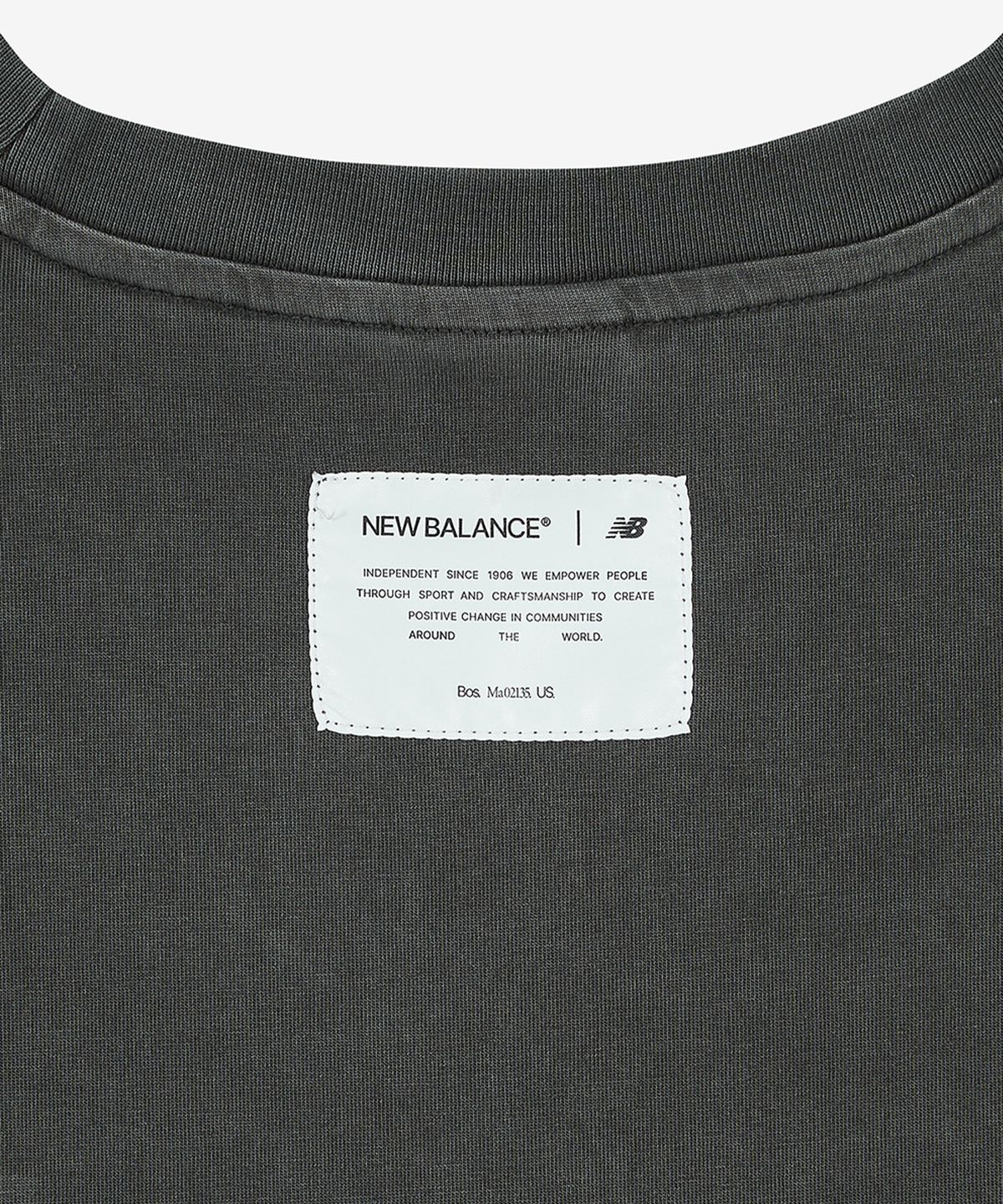 뉴발란스(NEW BALANCE) NBNEGCO219 / UNI Ndurance 스탬프 반팔티 (CHARCOAL)