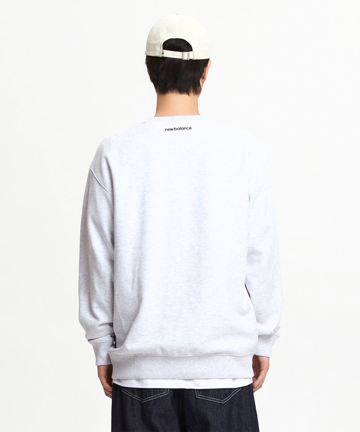 뉴발란스(NEW BALANCE) NBNCGCO103 / UNI 에센셜 스몰로고 맨투맨 (L/GRAY)