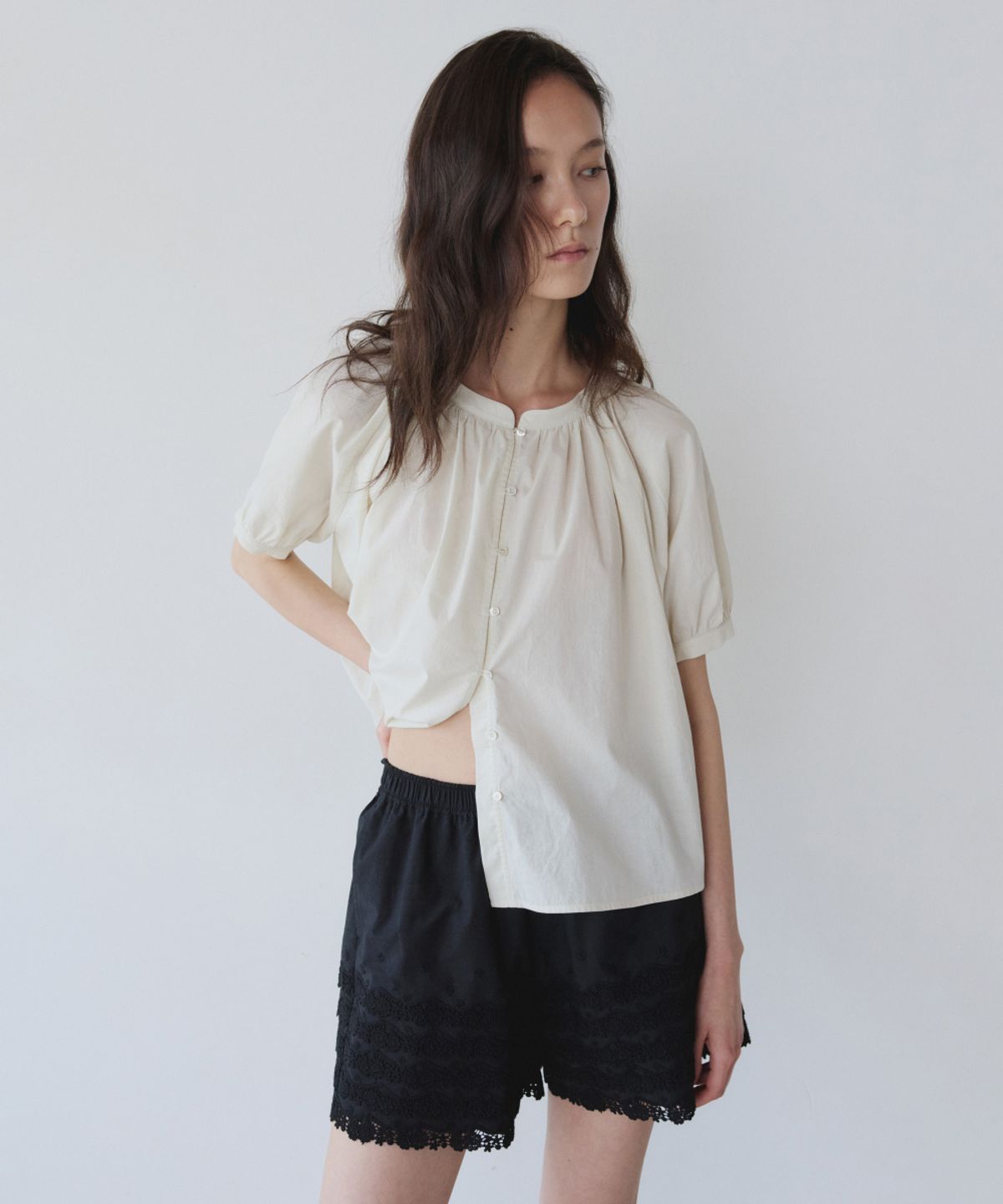 이어닝(YEARNING) DRAPE RAGLAN BLOUSE, LIGHT BEIGE
