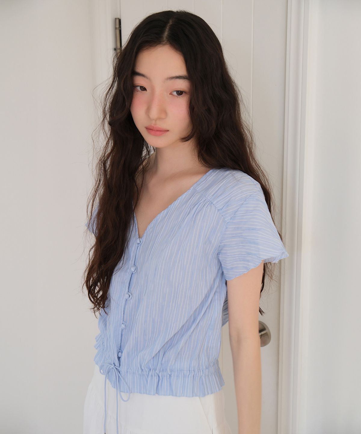 모의(MOUI) Daisy pleats blouse (S/BLUE) Fabric from CHAMBRAY