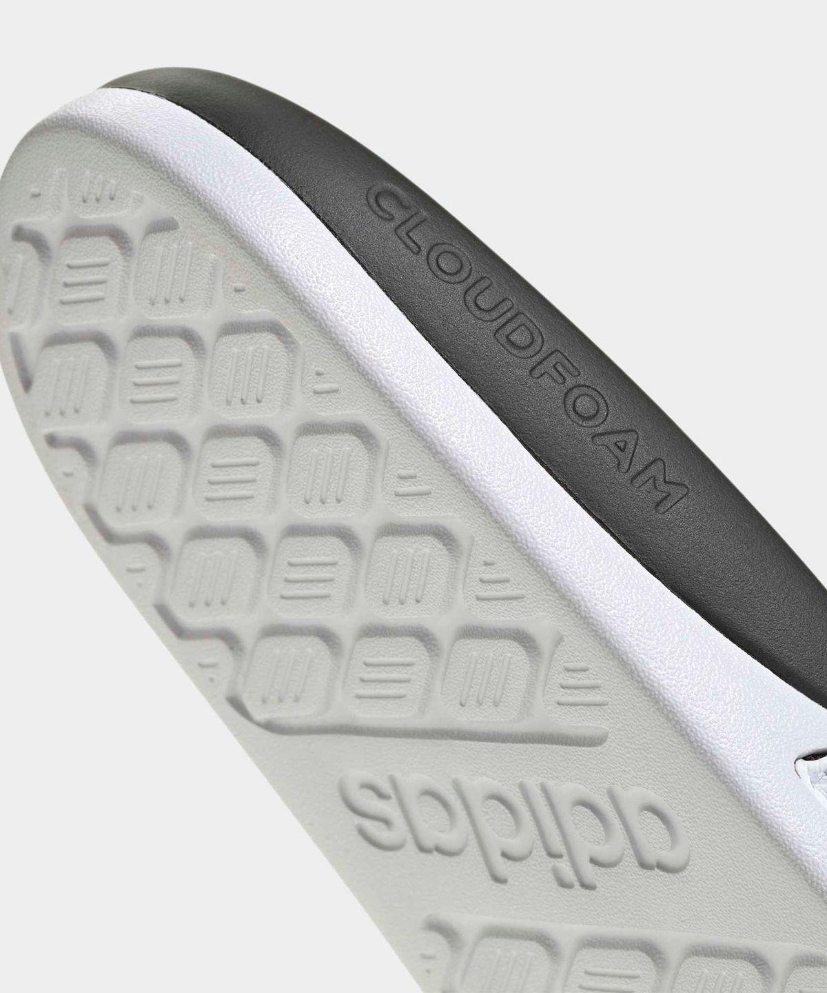아디다스(ADIDAS) 아딜렛 컴포트 2.0 슬라이드 - 화이트:블랙 / KK2520