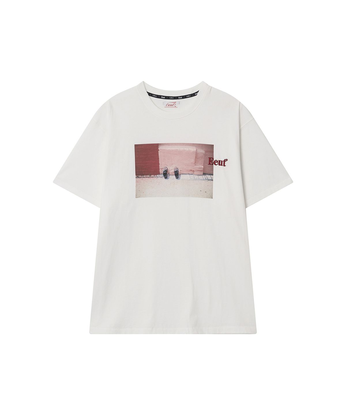 이우트(EEUT) PAINTED SHOES GALLERY T-SHIRT / WHITE