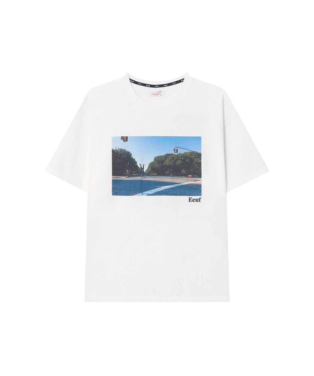 이우트(EEUT) WILLIAMSBURG PHOTO GALLERY T-SHIRT / WHITE