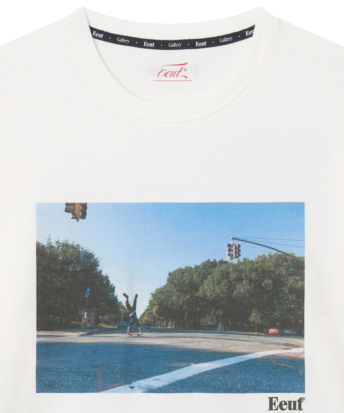 이우트(EEUT) WILLIAMSBURG PHOTO GALLERY T-SHIRT / WHITE
