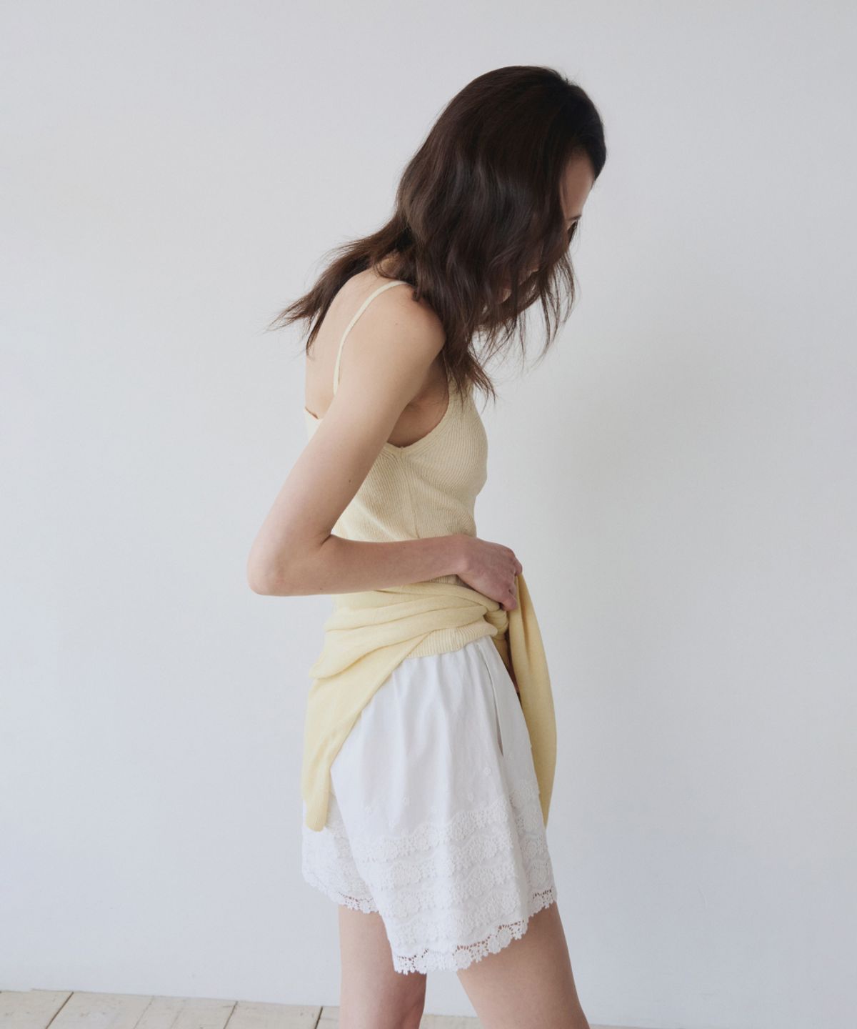 이어닝(YEARNING) LACE TRIM BANDING SHORTS, WHITE
