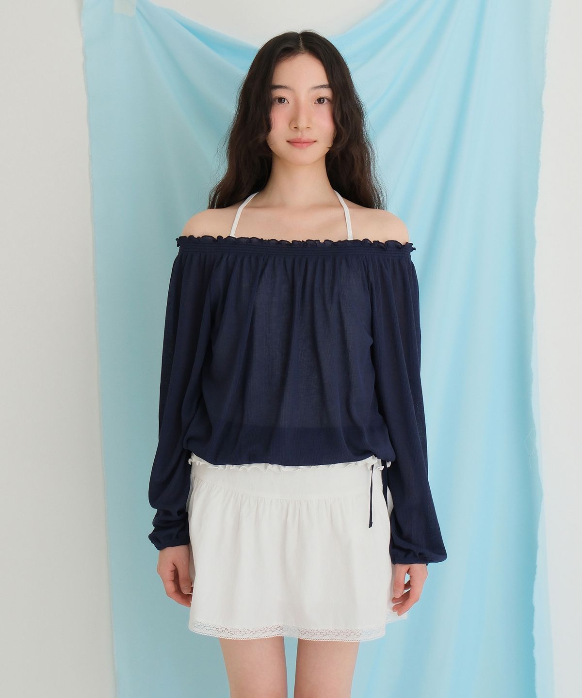 모의(MOUI) Off-shoulder smoke tee (NAVY)
