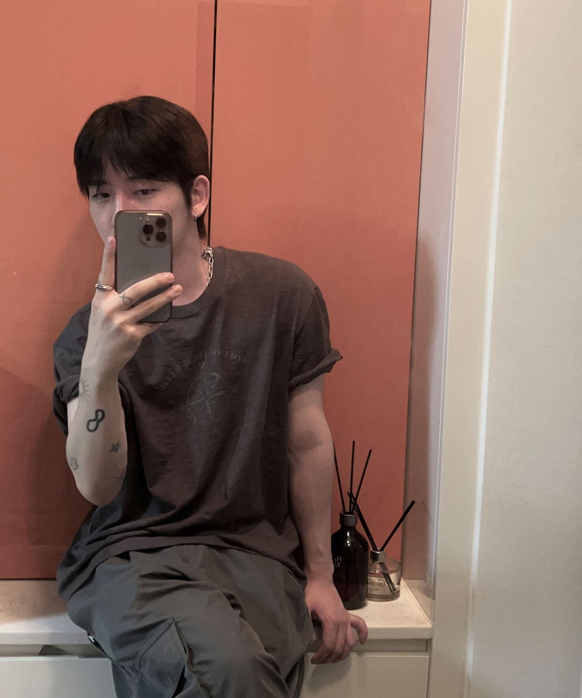 디앤에스알(DNSR) [온플릭xDNSR] 콤패스 슬럽 세미크롭 티셔츠