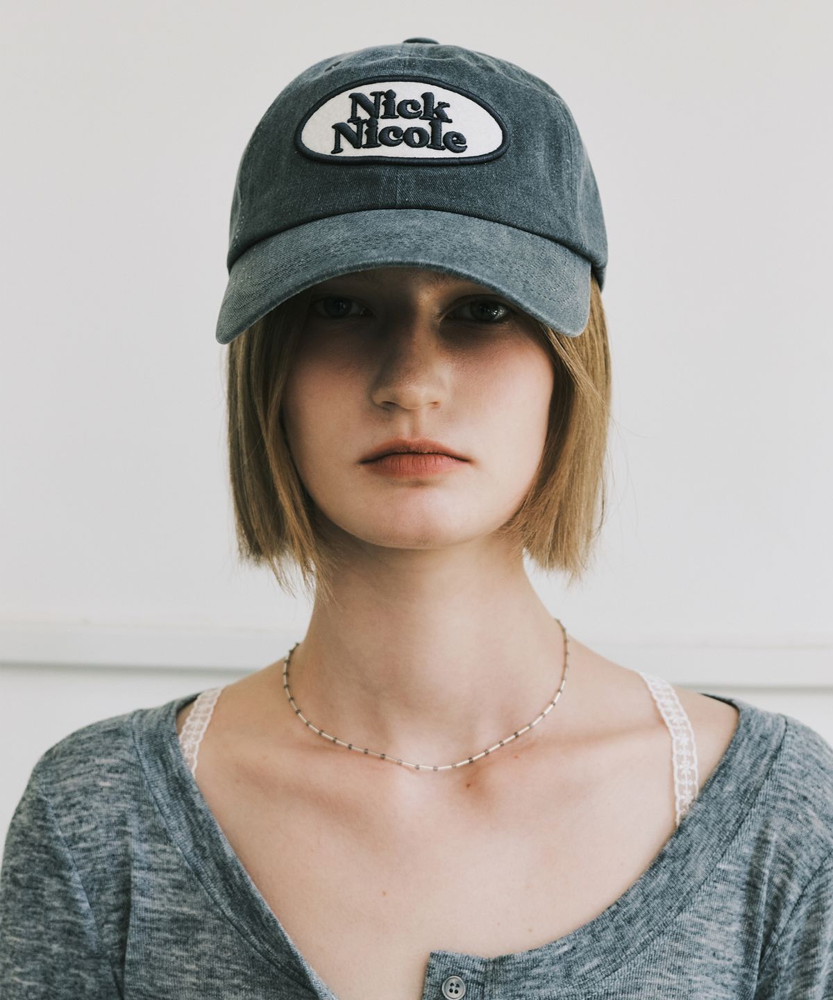닉앤니콜(NICK&NICOLE) OVAL WAPPEN BALL CAP_DENIM CHARCOAL