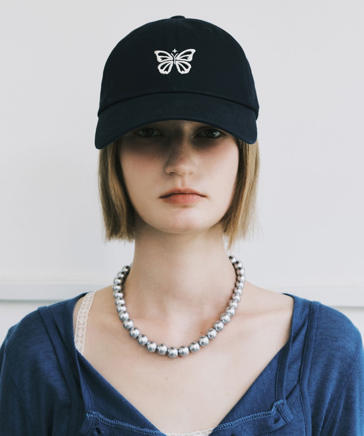 닉앤니콜(NICK&NICOLE) MINI BUTTERFLY BLINK BALL CAP_NAVY CREAM
