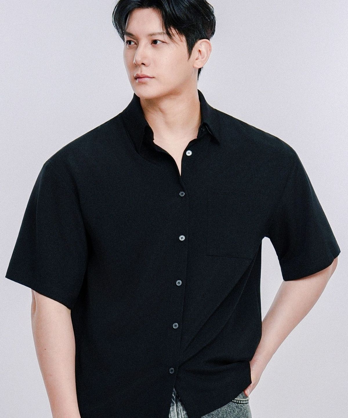디바라(DIBALA) 어깨패드가 들어간 특허 반팔 셔츠 디바라 시그니처 수트