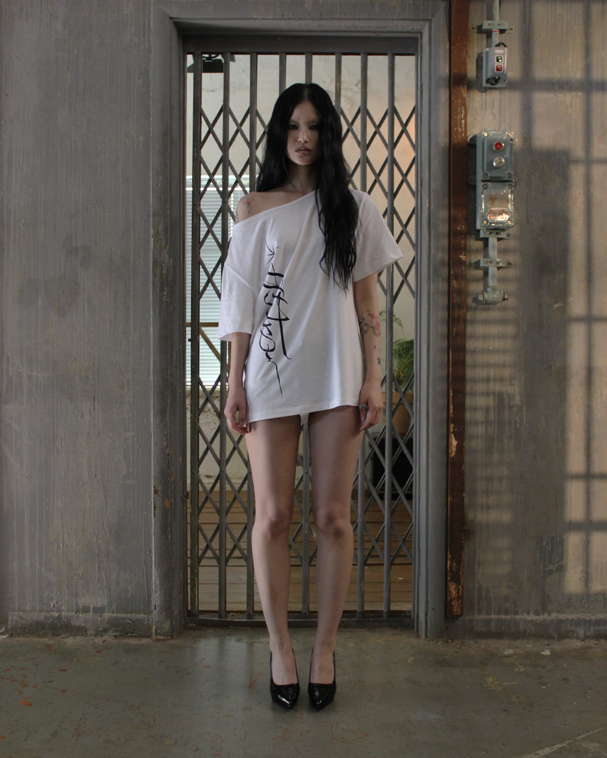 미트라(MITRA) 원숄더 오버사이즈 반팔티 _ WHITE